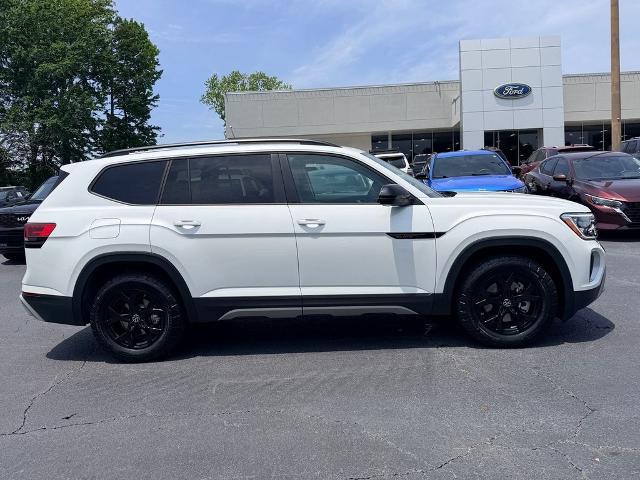 2024 Volkswagen Atlas 2.0T Peak Edition SEL