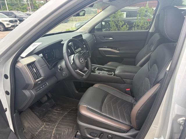 2025 Nissan Pathfinder Platinum 4WD
