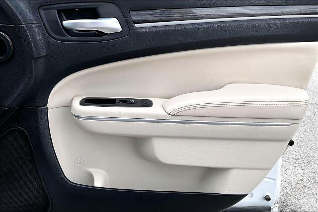 2018 Chrysler 300 Touring L
