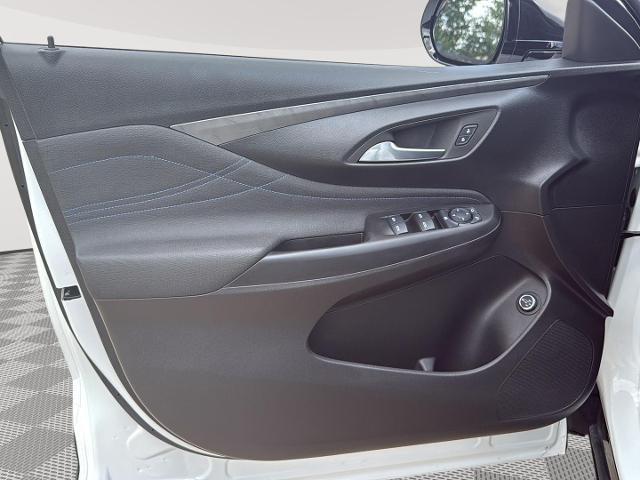 2025 Buick NV Sport Touring FWD