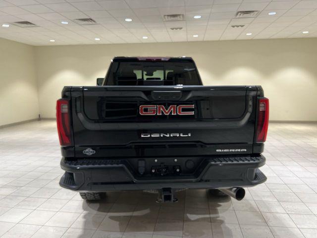2024 GMC Sierra 2500HD 4WD Crew Cab Standard Bed Denali