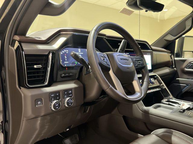 2024 GMC Sierra 2500HD 4WD Crew Cab Standard Bed Denali