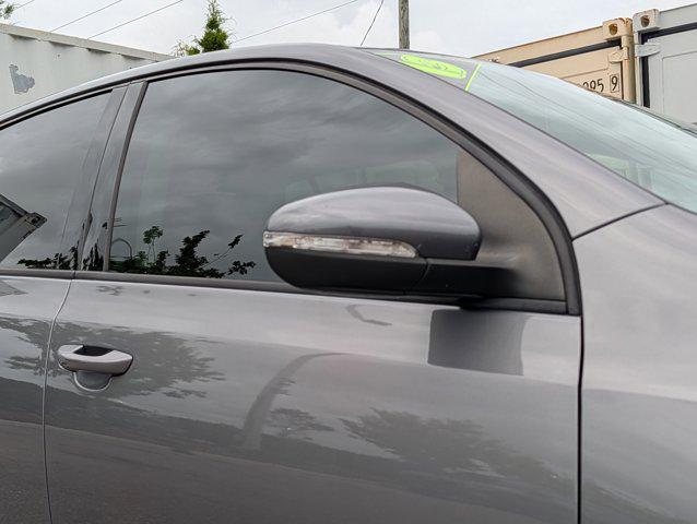 2013 Volkswagen Golf 2.5L 4-Door