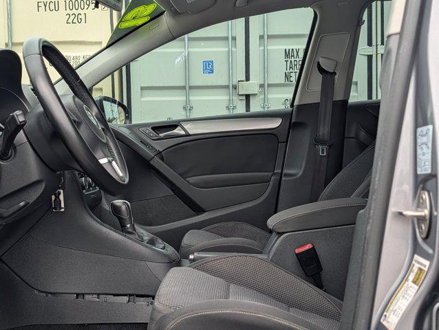 2013 Volkswagen Golf 2.5L 4-Door