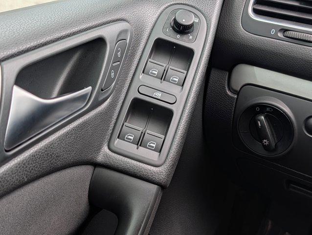 2013 Volkswagen Golf 2.5L 4-Door
