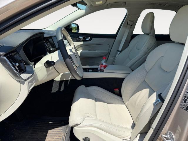 2025 Volvo XC60 B5 Ultra