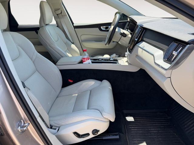 2025 Volvo XC60 B5 Ultra