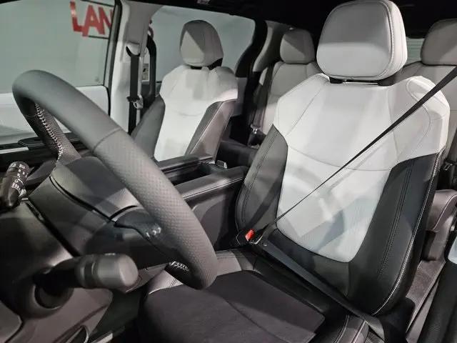 2025 Toyota Sienna XSE