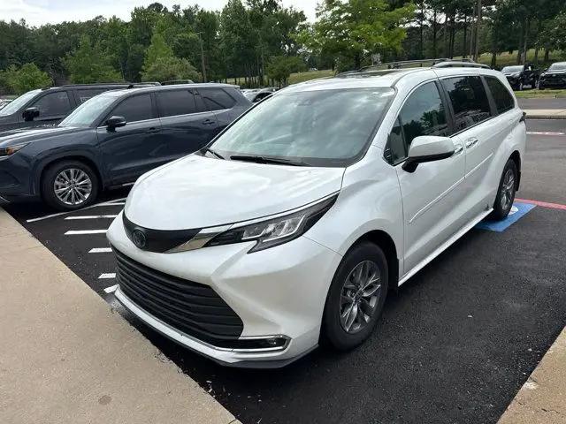 2023 Toyota Sienna XLE