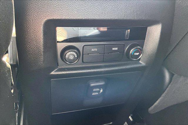 2023 Chevrolet Traverse AWD LT Cloth
