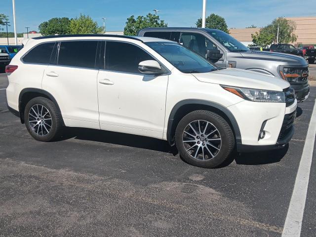2017 Toyota Highlander SE