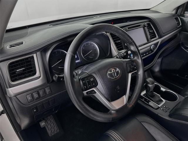 2017 Toyota Highlander SE