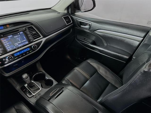 2017 Toyota Highlander SE