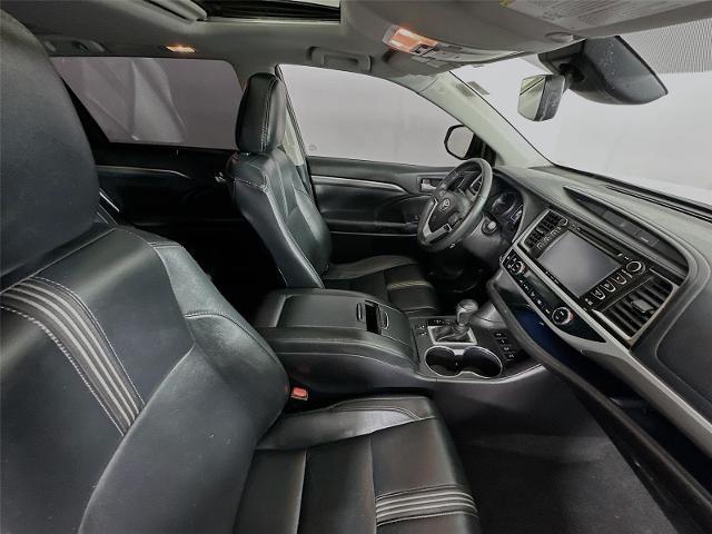 2017 Toyota Highlander SE