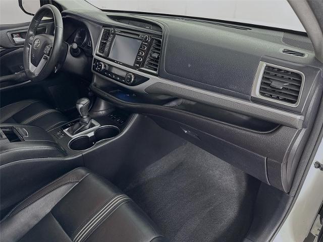 2017 Toyota Highlander SE