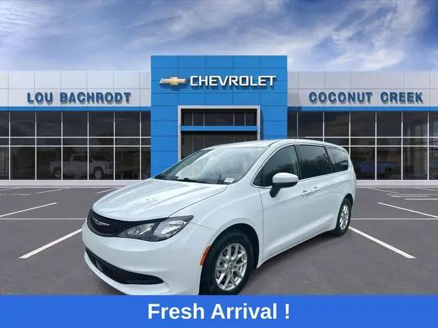 2023 Chrysler Voyager LX