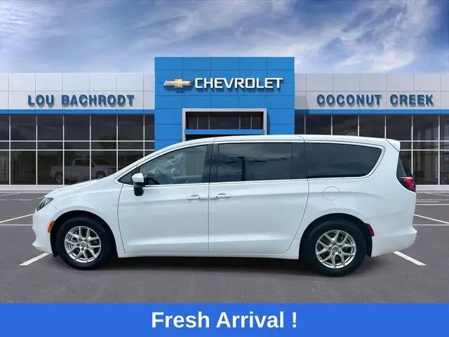 2023 Chrysler Voyager LX