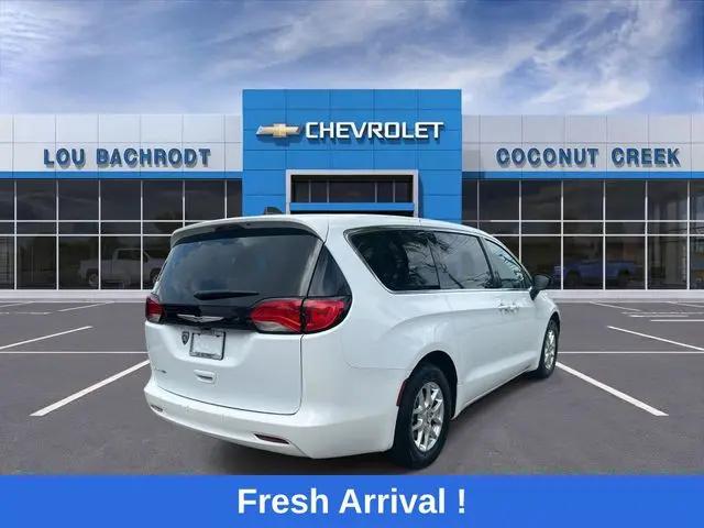 2023 Chrysler Voyager LX