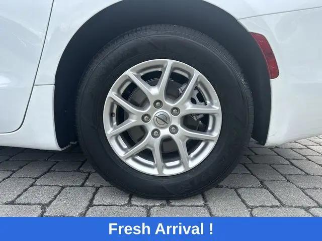 2023 Chrysler Voyager LX