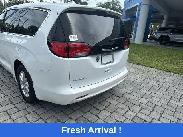 2023 Chrysler Voyager LX