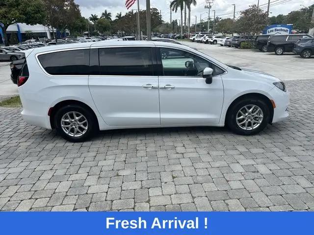 2023 Chrysler Voyager LX