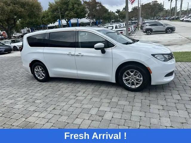 2023 Chrysler Voyager LX