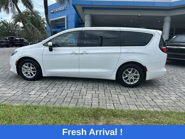 2023 Chrysler Voyager LX