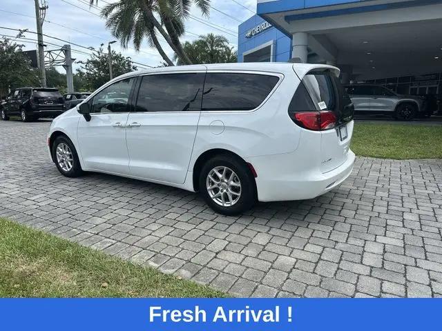 2023 Chrysler Voyager LX