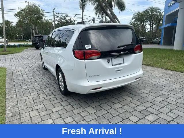2023 Chrysler Voyager LX