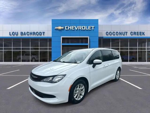 2023 Chrysler Voyager LX