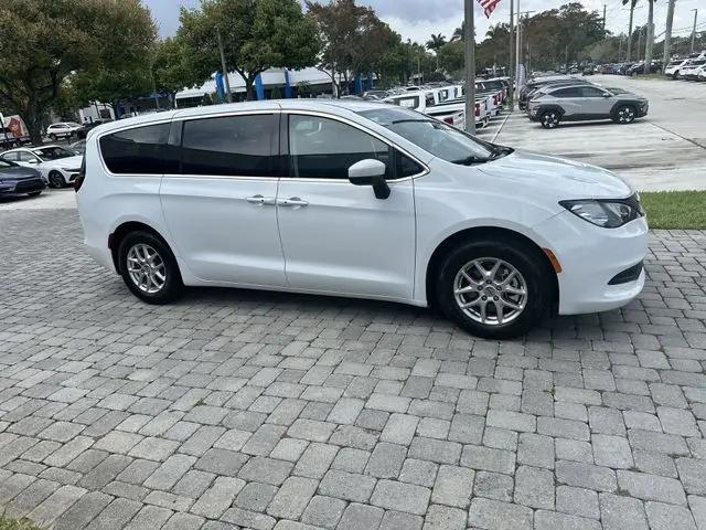 2023 Chrysler Voyager LX