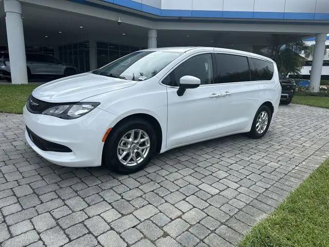 2023 Chrysler Voyager LX