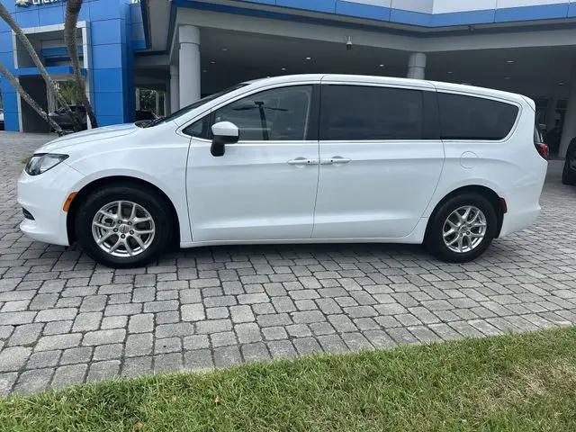 2023 Chrysler Voyager LX