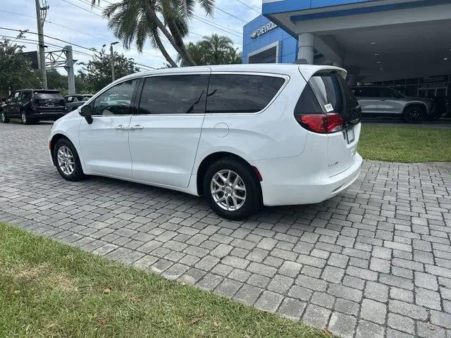 2023 Chrysler Voyager LX