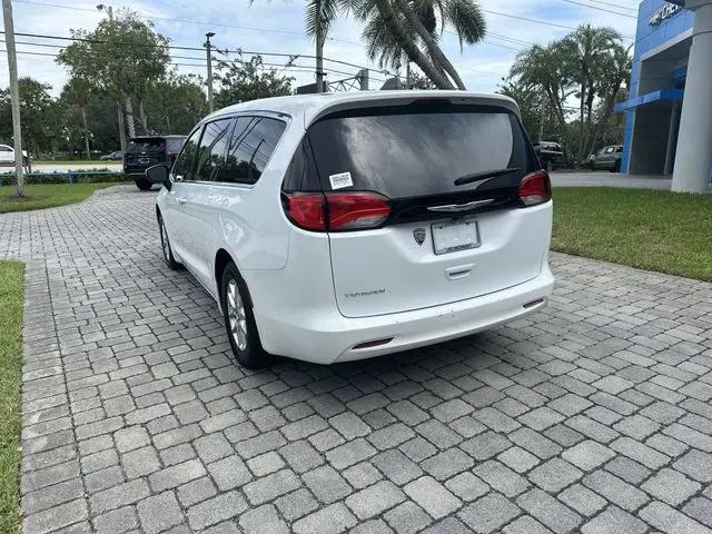 2023 Chrysler Voyager LX