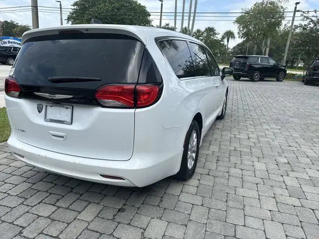 2023 Chrysler Voyager LX