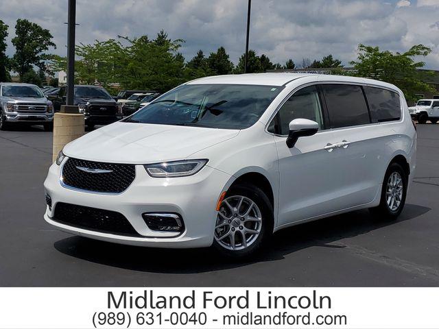 2023 Chrysler Pacifica Touring L for sale in Midland, MI