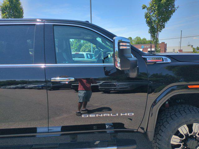 2025 GMC Sierra 2500HD 4WD Crew Cab Standard Bed Denali
