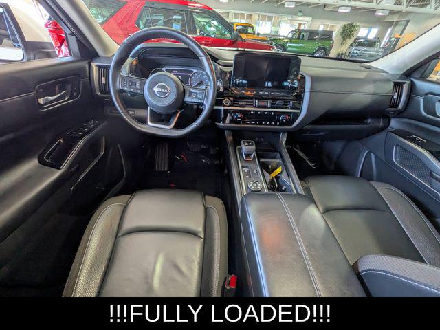 2023 Nissan Pathfinder SL 4WD