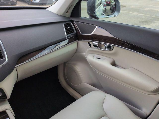 2019 Volvo XC90 T6 Momentum