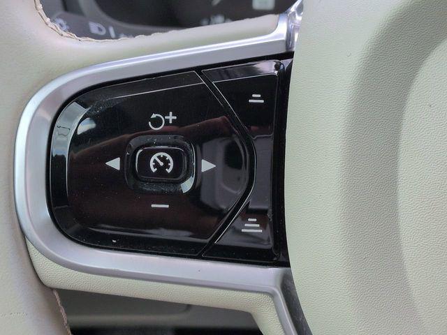 2019 Volvo XC90 T6 Momentum