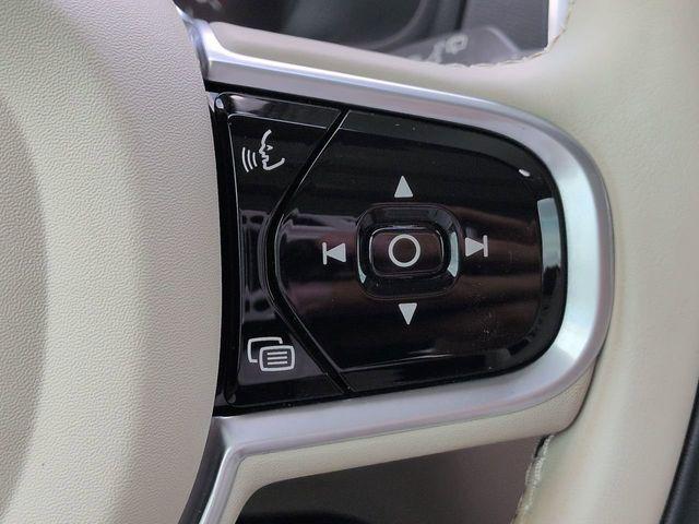 2019 Volvo XC90 T6 Momentum