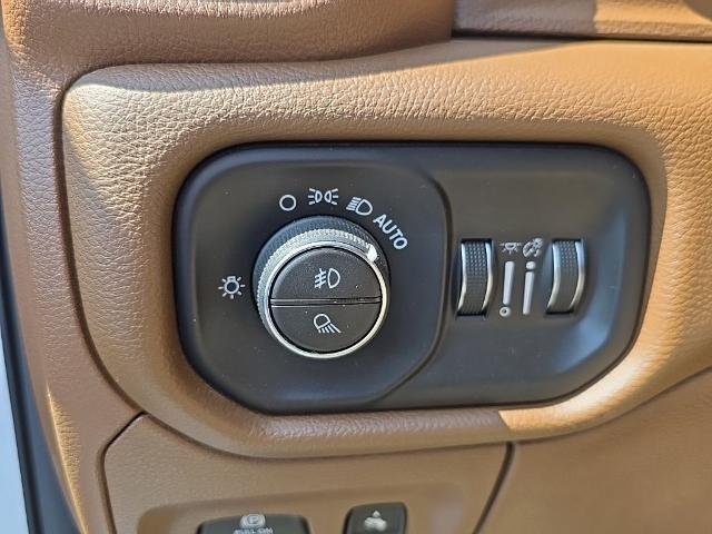 2020 Ram 1500 Laramie Crew Cab 4x4 5'7" Box