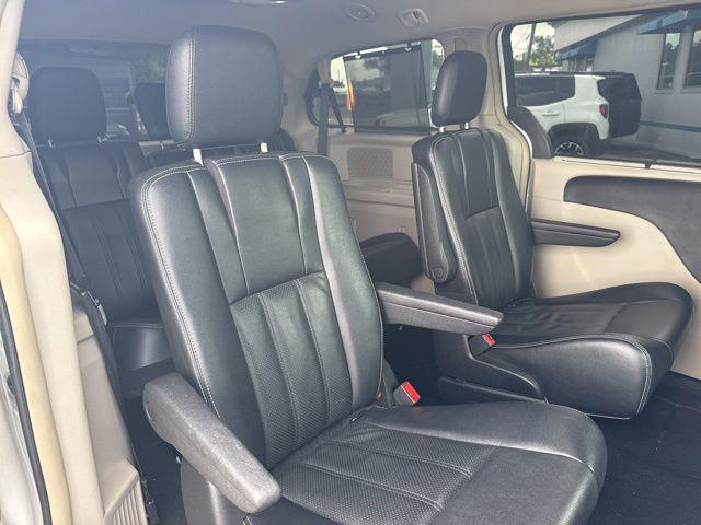 2015 Chrysler Town & Country Touring-L
