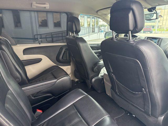 2015 Chrysler Town & Country Touring-L