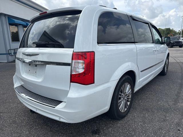 2015 Chrysler Town & Country Touring-L