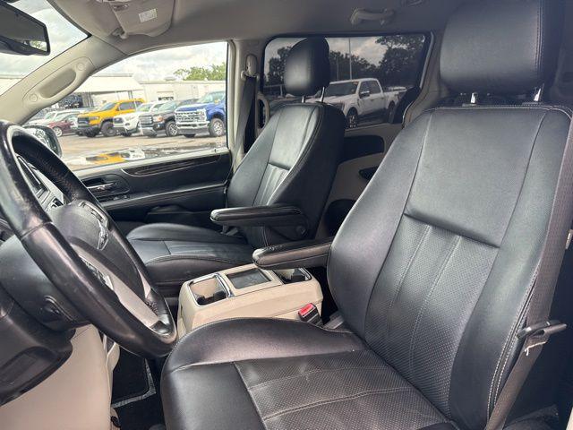 2015 Chrysler Town & Country Touring-L