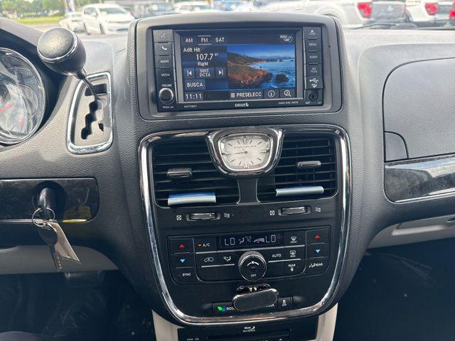 2015 Chrysler Town & Country Touring-L