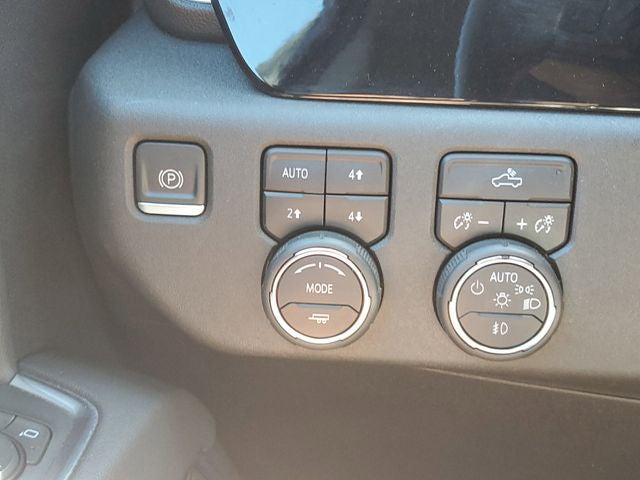 2023 Chevrolet Silverado 1500 4WD Crew Cab Short Bed RST