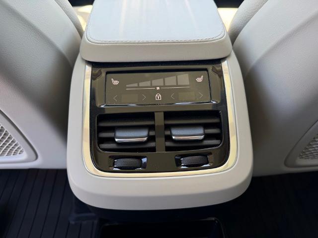 2024 Volvo XC90 B6 Plus Bright Theme 6-Seater